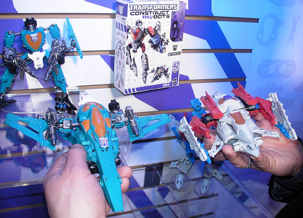 Thundercracker and Starscream comparison