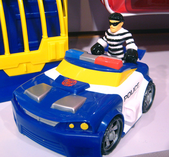 Holy crap a badguy! And he's carjacked Chase!