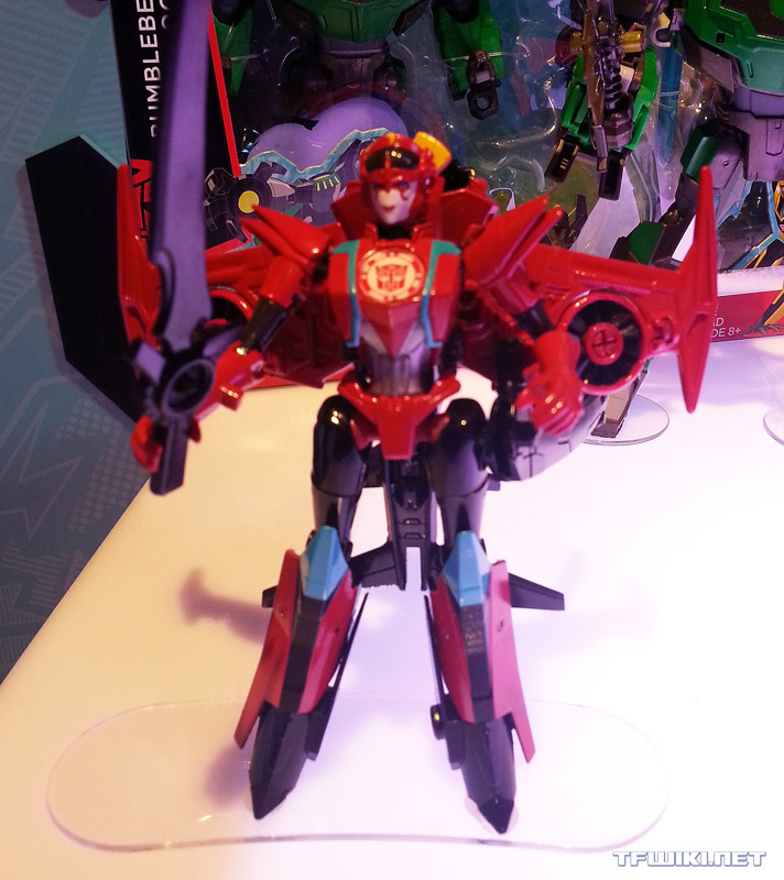Windblade! Her "tiara" becomes a blade-weapon too!
