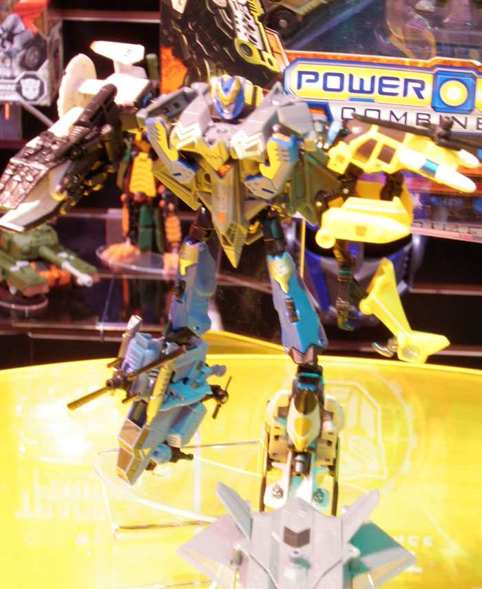 Skyburst combined with his Aerialbots