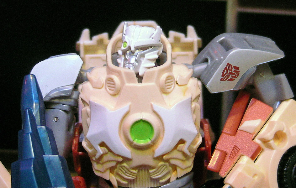 Ratchet cosplaying as Dinobot II.