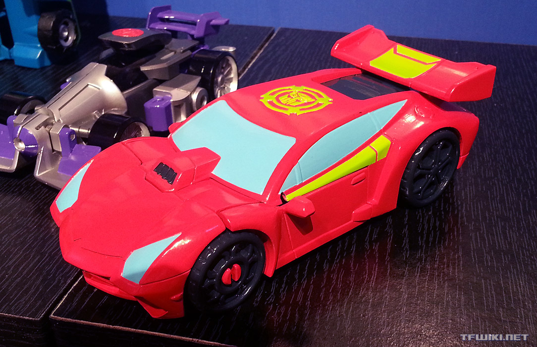 Pull it back, Sideswipe.