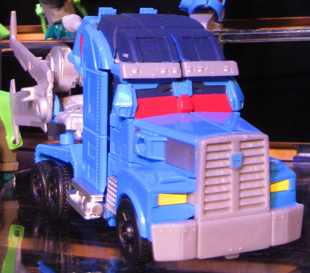 Ultra Magnus in vehicle mode. Note the Arms Micron 5mm post-holes.