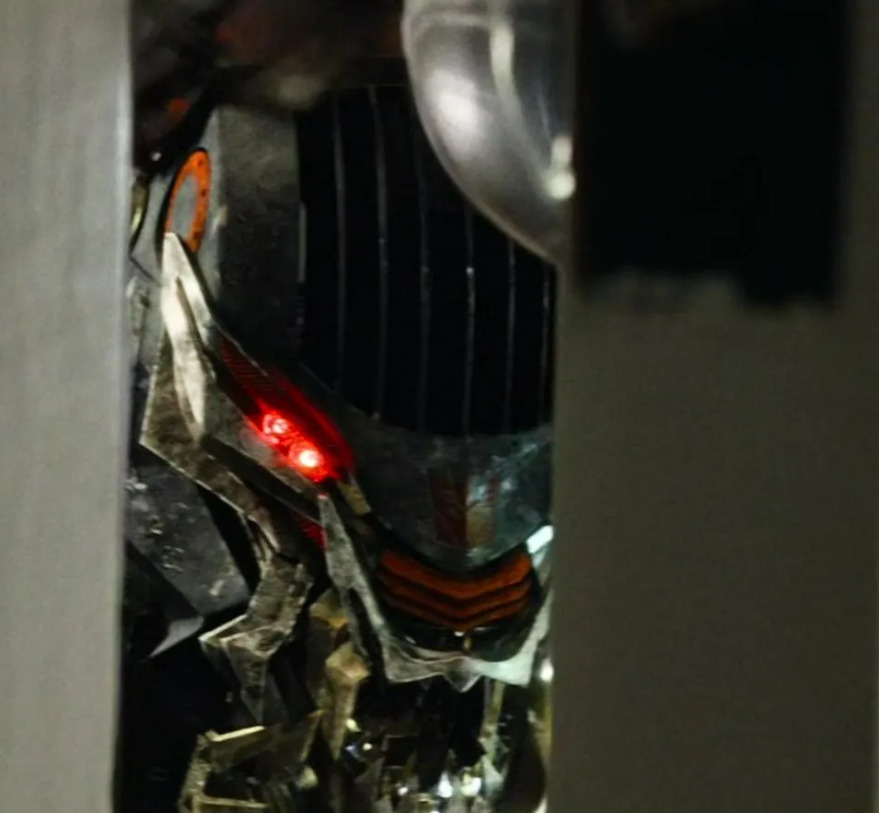 Closeup of the Vacuum cleaner's face showing the insignia.